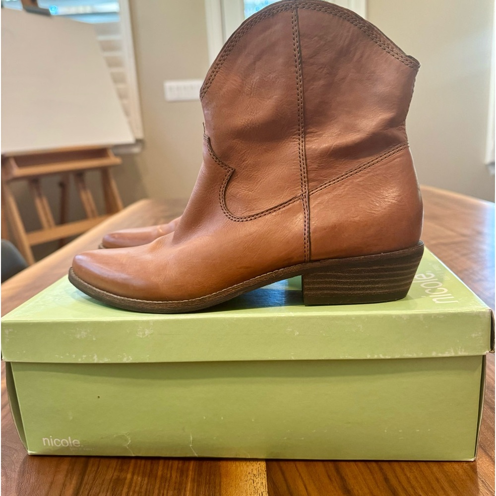 Nicole Western Style Ankle Bootie, Women’s Size 8.